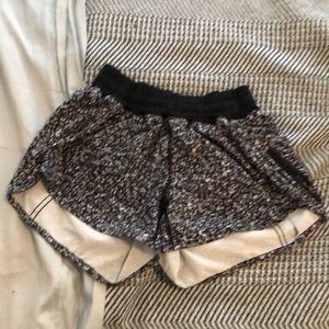 Lululemon tracker shorts size 4
